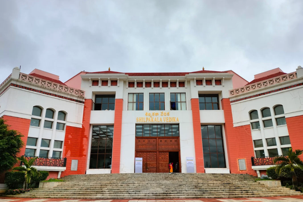Featured image: Where to find Best web designers in Hyderabad near Shilpakala Vedika, Nanakramguda | Moosi Web