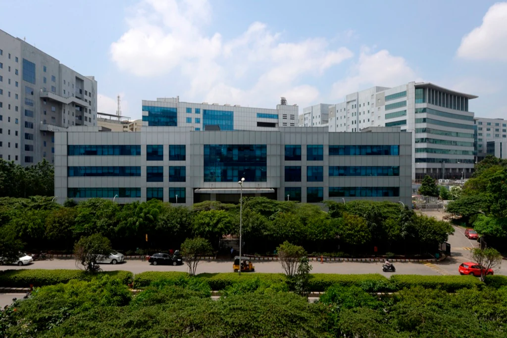 Featured image: Which partner fits Affordable ecommerce web development in Hyderabad near Raheja IT Park, HITEC City | Moosi Web